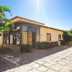 Casa C/ Piscina E Garagem Em Buzios | Vg 05